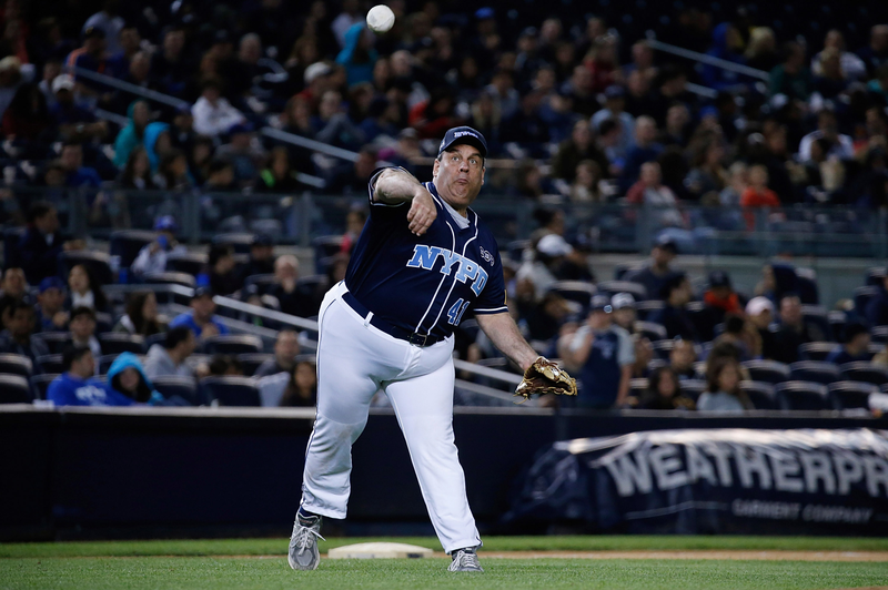 Illustration for article titled Here Are Some Photos Of Chris Christie Playing Softball